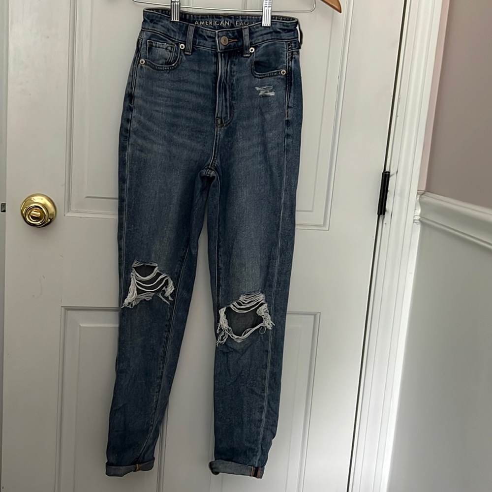 American Eagle size 000 ripped Mom jeans
